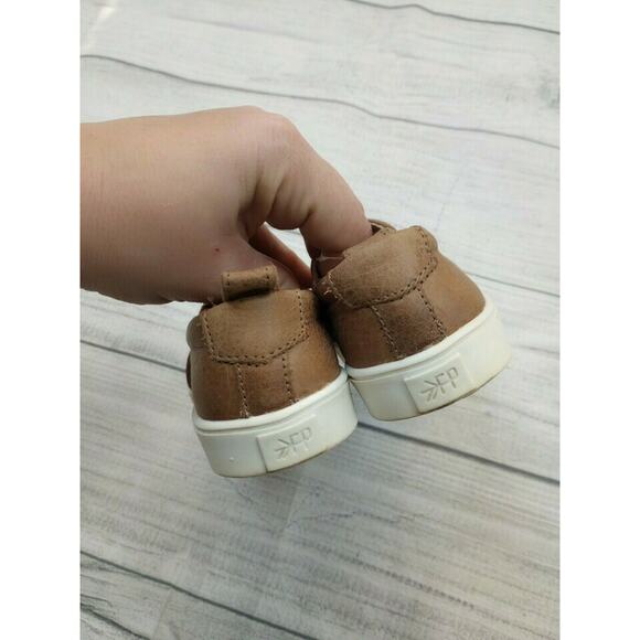 7C Freshly Picked Worn Leather Sneakers - Picture 5 of 9